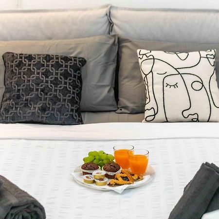 Duomo In 8 Stops Suite Deluxe Loft Milan Bagian luar foto