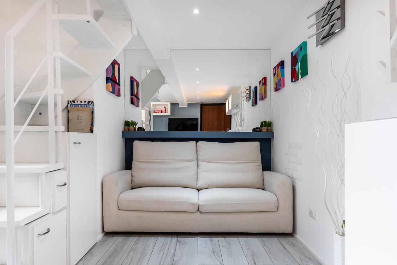 Duomo In 8 Stops Suite Deluxe Loft Milan Bagian luar foto