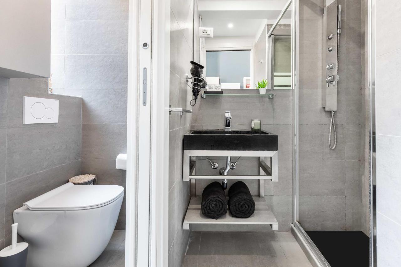 Duomo In 8 Stops Suite Deluxe Loft Milan Bagian luar foto