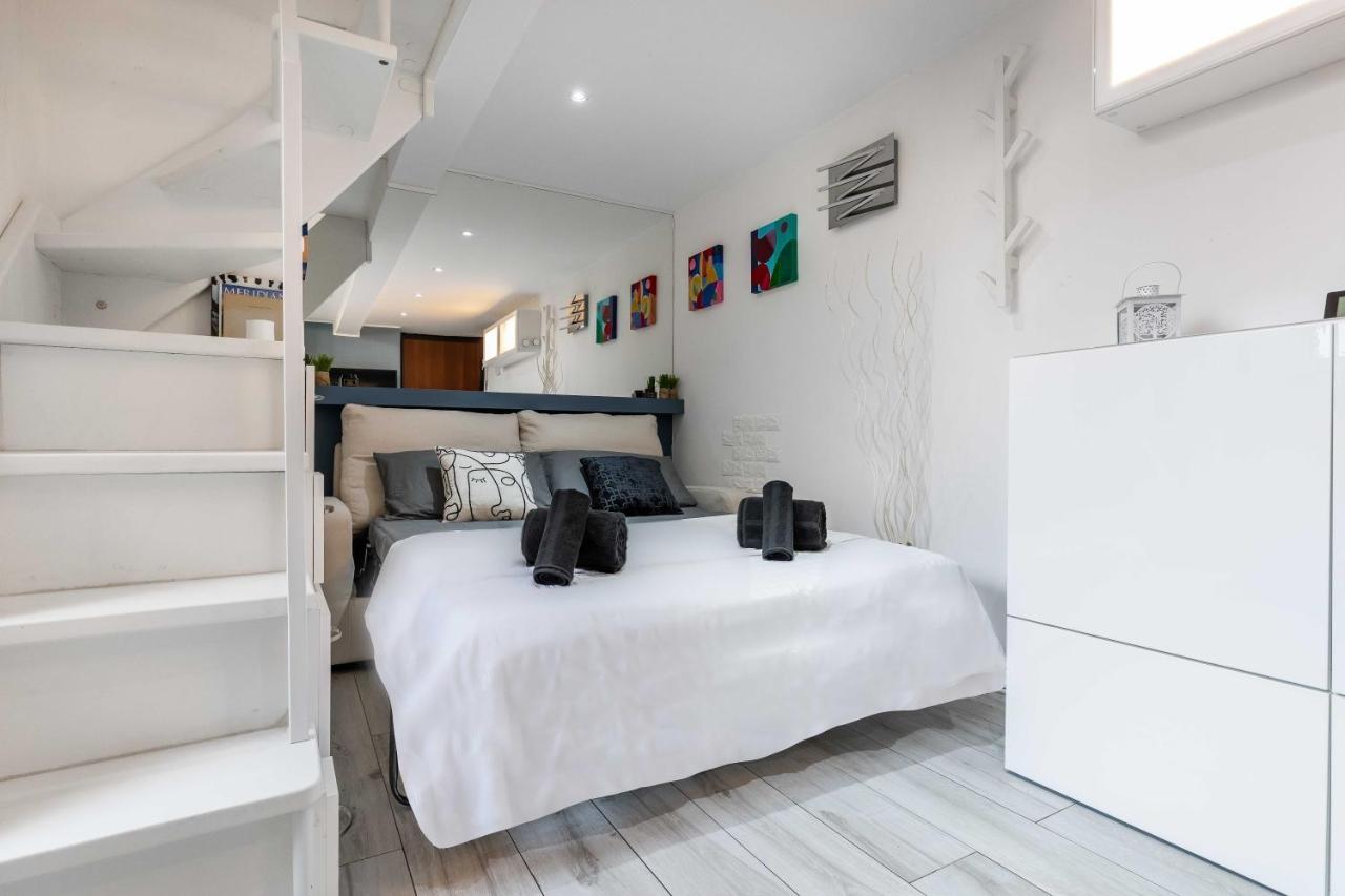 Duomo In 8 Stops Suite Deluxe Loft Milan Bagian luar foto