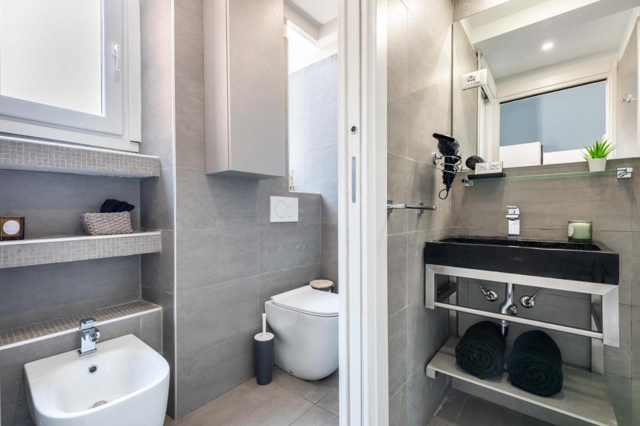 Duomo In 8 Stops Suite Deluxe Loft Milan Bagian luar foto