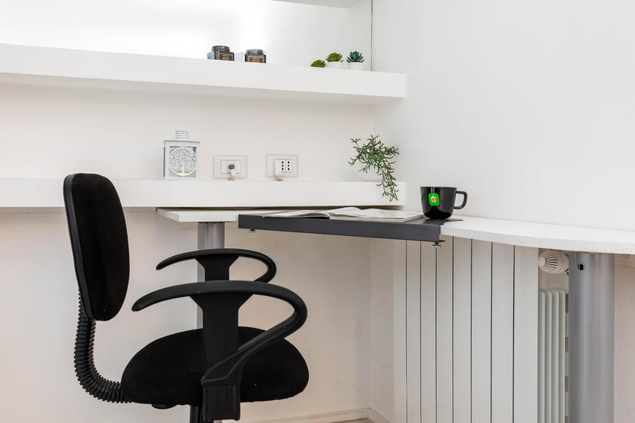 Duomo In 8 Stops Suite Deluxe Loft Milan Bagian luar foto